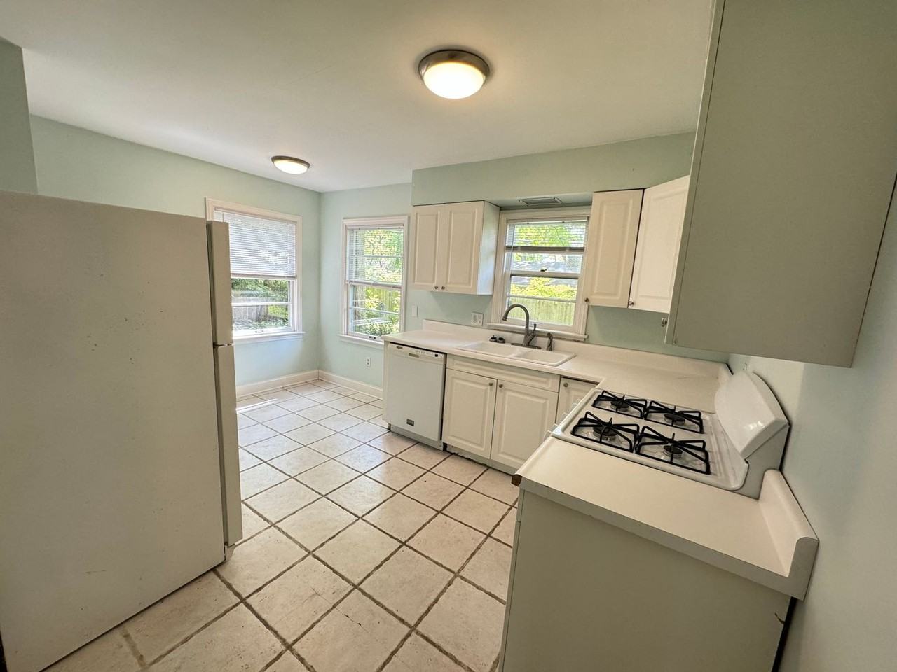 1628 Dorwood Dr - Photo 3 of 19