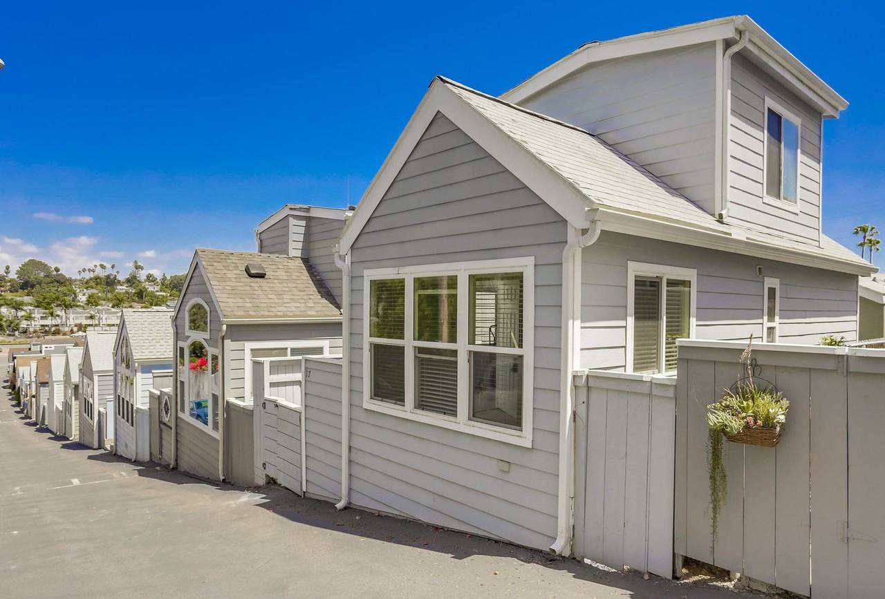 1624 N Coast Hwy 101 - Photo 2 of 3