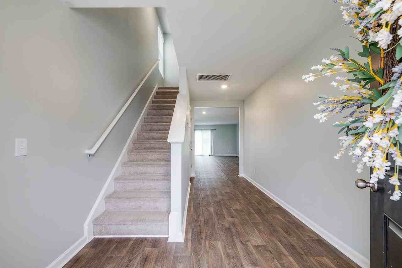 105 Tobago Cir - Photo 3 of 32