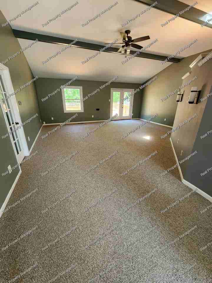 1351 Maumee Dr - Photo 3 of 16