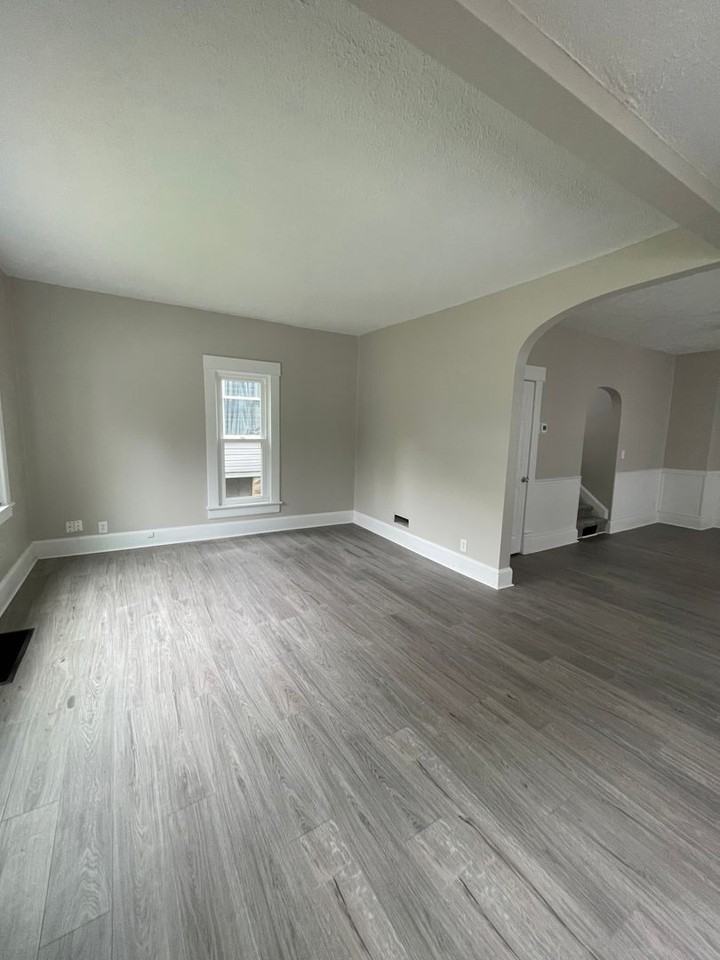 220 Gurley Ave - Photo 4 of 18