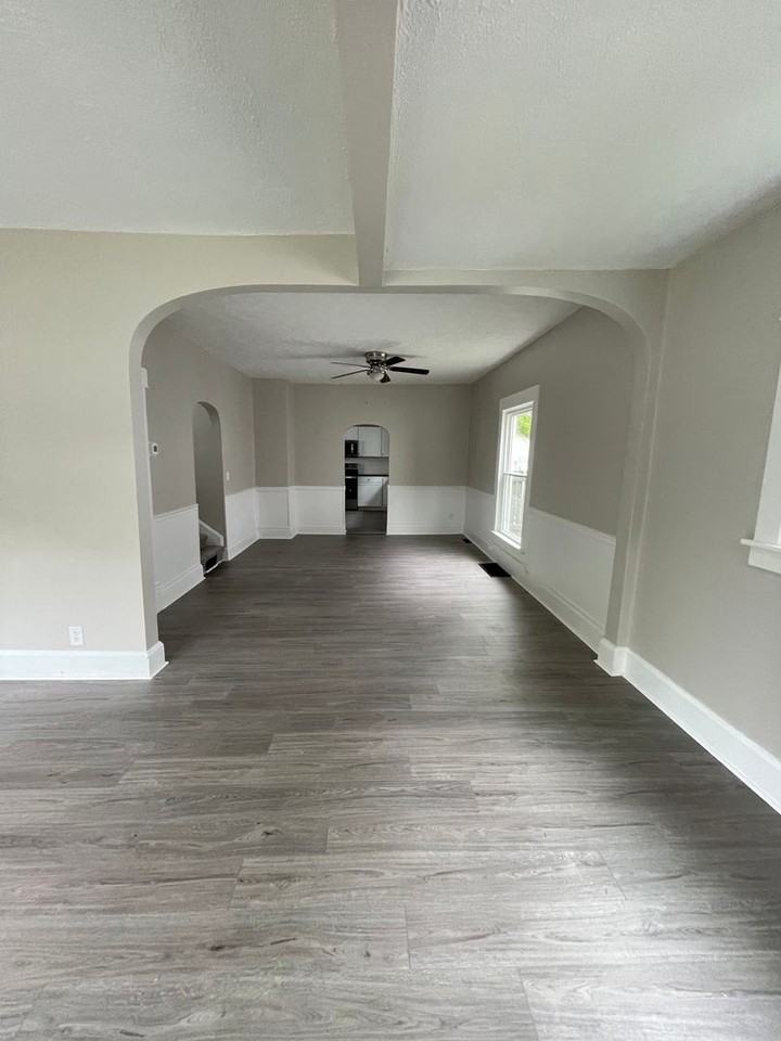 220 Gurley Ave - Photo 5 of 18