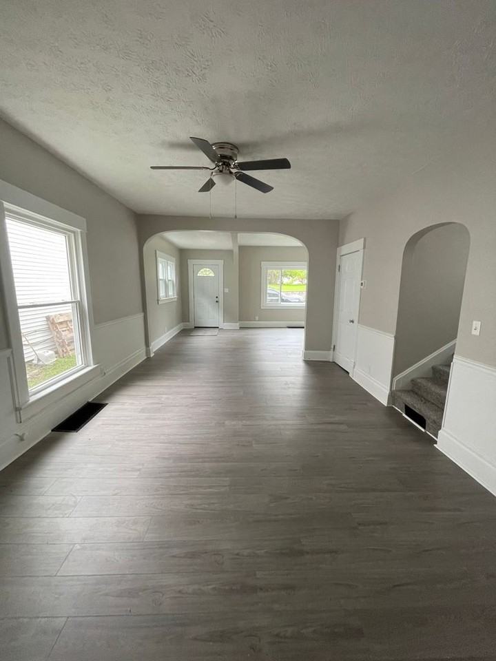 220 Gurley Ave - Photo 7 of 18