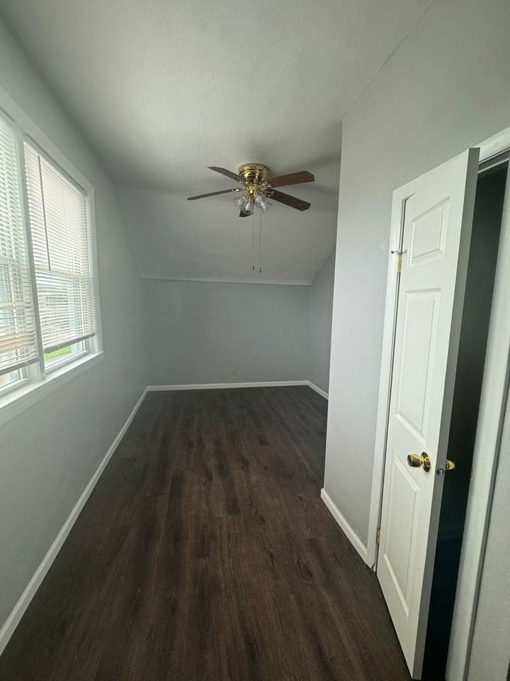215 Courtland Ave - Photo 2 of 6