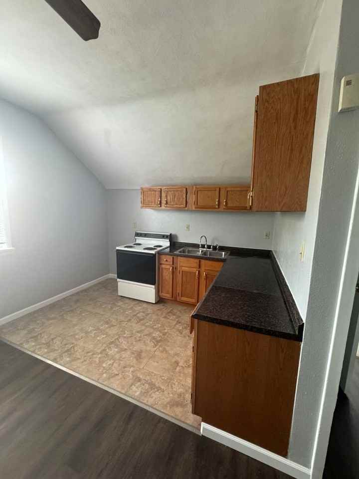 215 Courtland Ave - Photo 3 of 6