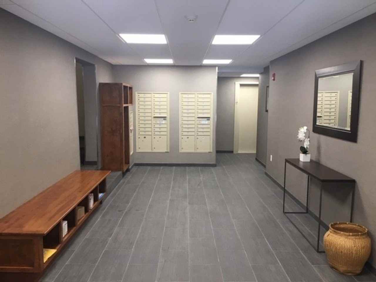 27 Lancaster Ter - Photo 2 of 18