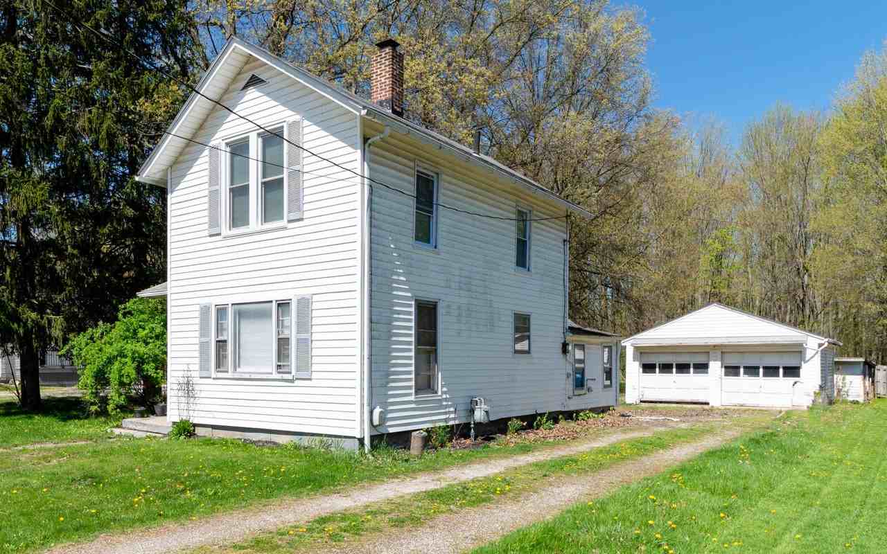 1048 Mechanic St - Photo 2 of 20