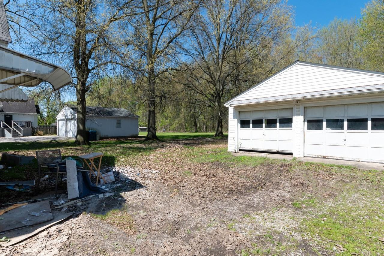 1048 Mechanic St - Photo 4 of 20