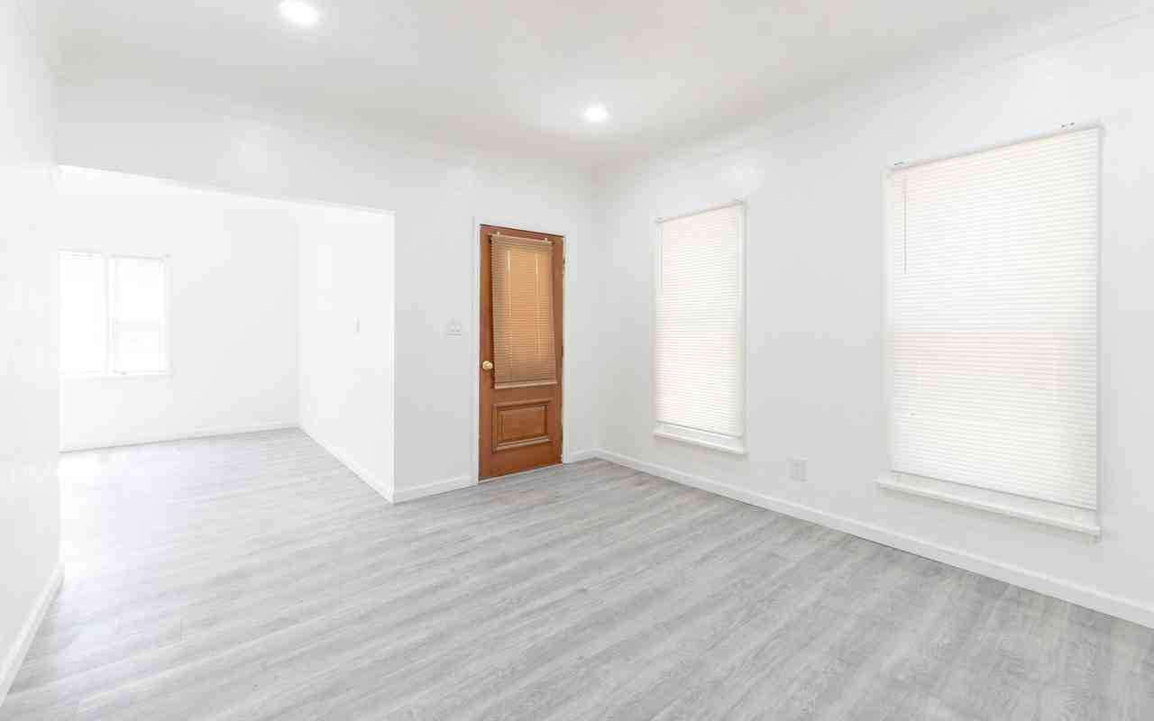 1048 Mechanic St - Photo 6 of 20