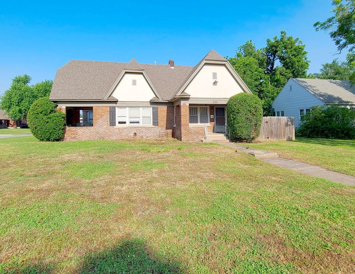 2101 N Youngs Blvd - Photo 2 of 15