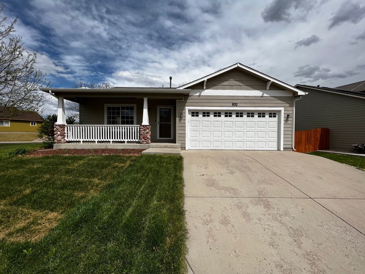 832 Elgin Ct - Photo 2 of 29