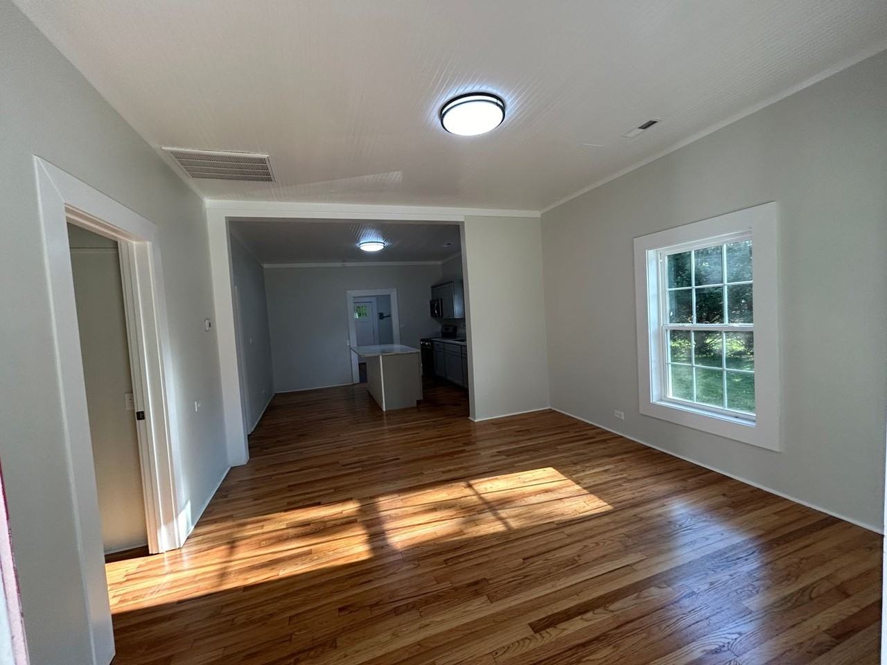 401 Francis St E - Photo 3 of 20