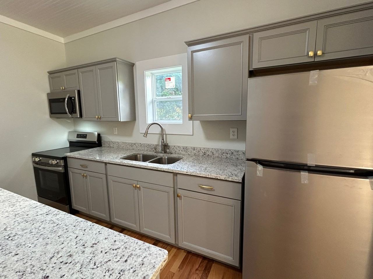 401 Francis St E - Photo 6 of 20