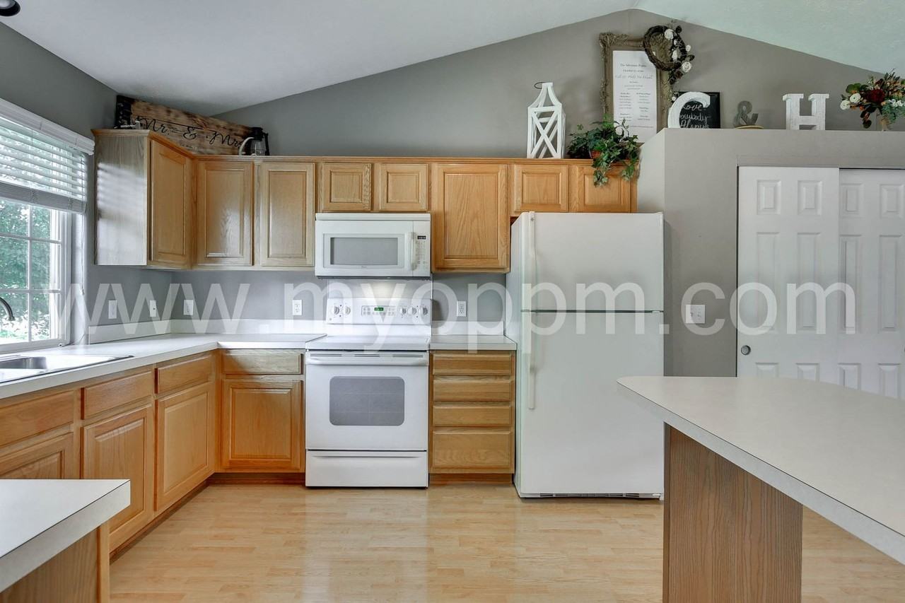 7824 Bondesson St - Photo 3 of 20