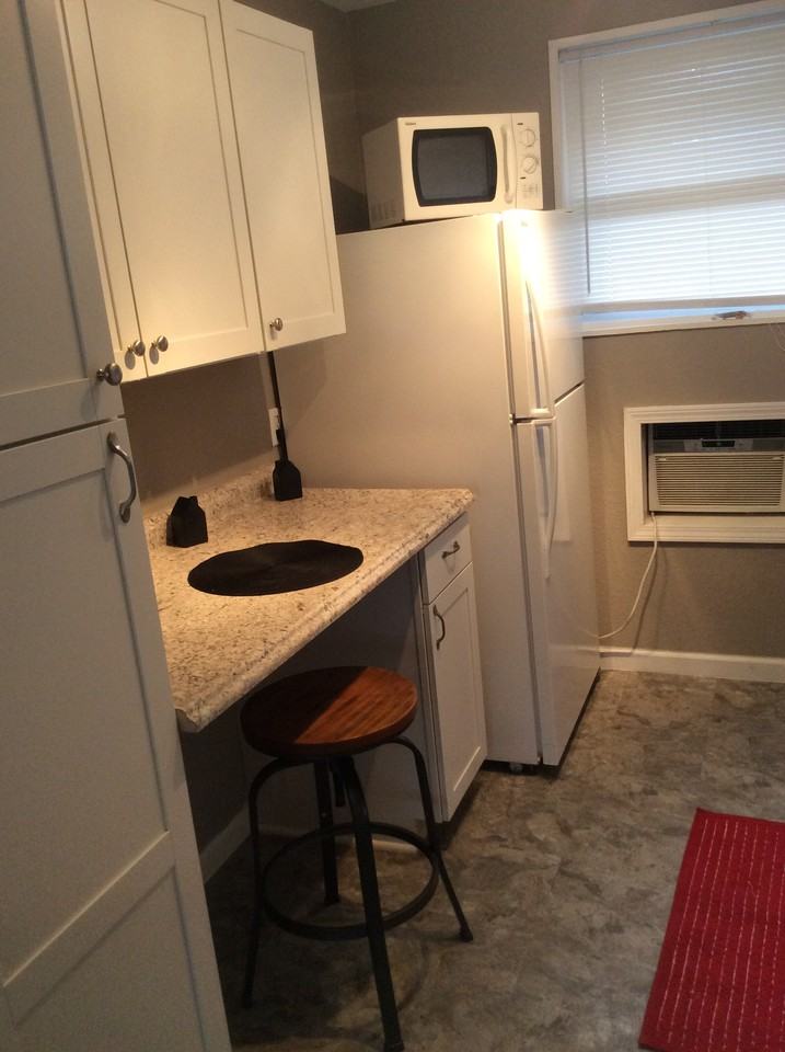 911 Phillips St #C - Photo 3 of 5