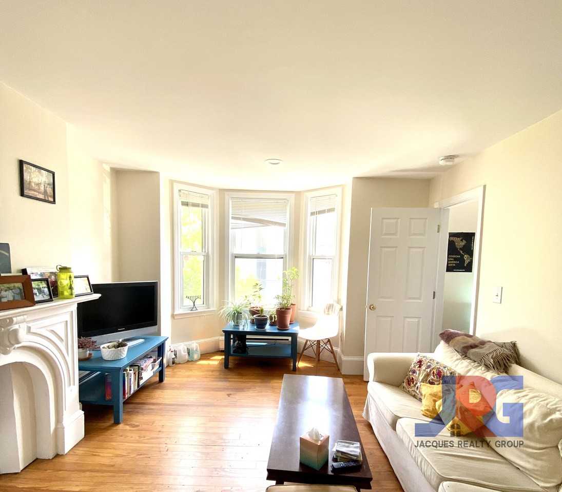 206 Princeton Street 2 - Photo 3 of 7