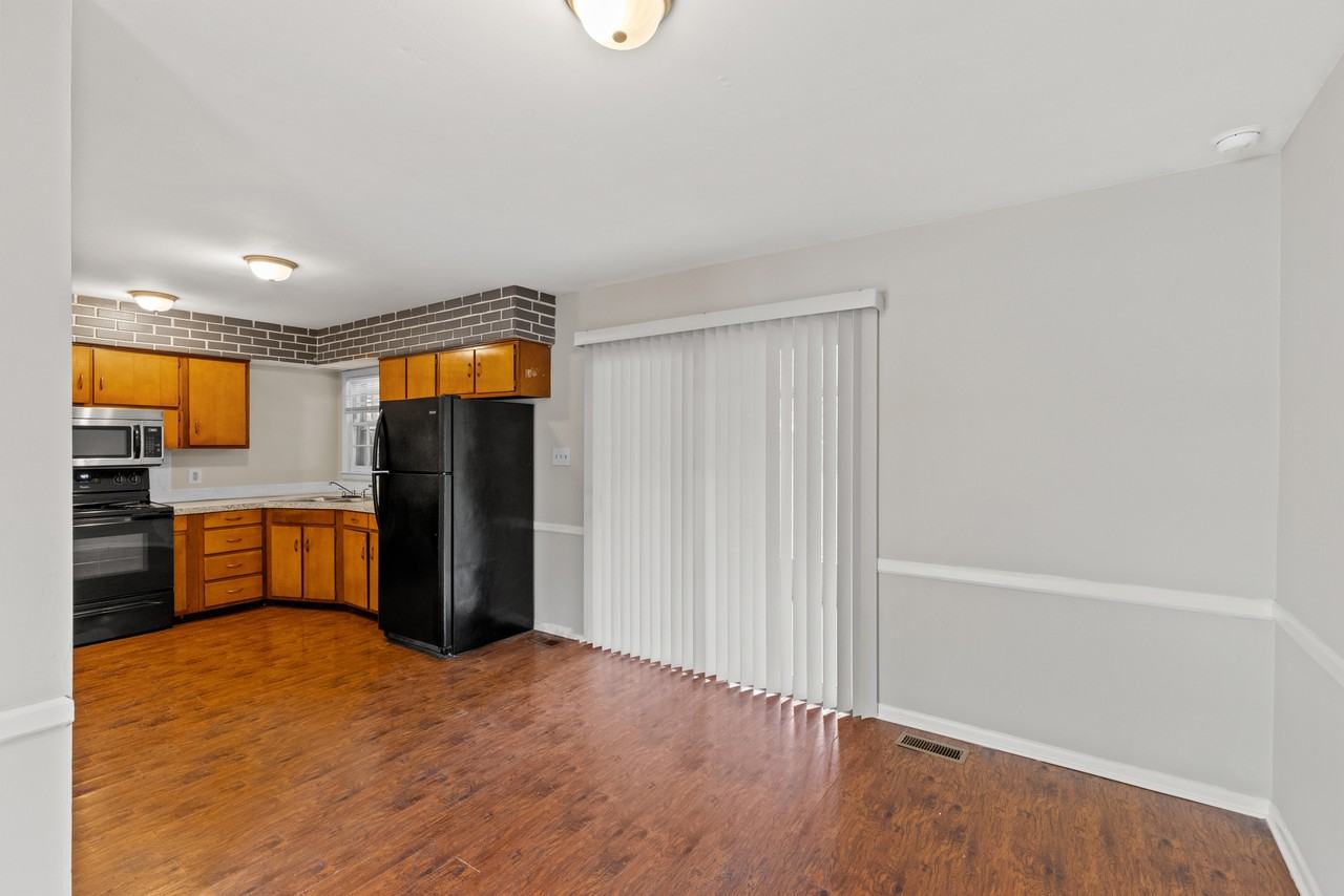 3560 Lansdowne Dr #1 - Photo 5 of 23