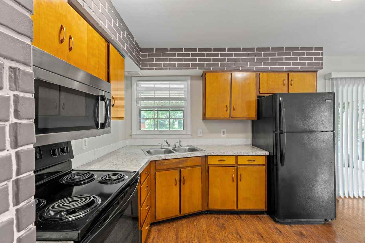 3560 Lansdowne Dr #1 - Photo 4 of 23