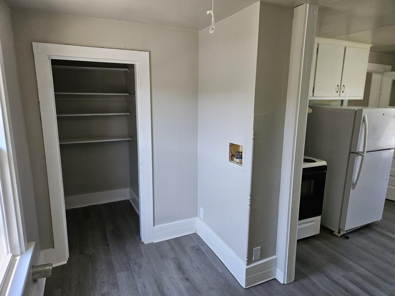 526 Newbury St Uppr - Photo 2 of 17