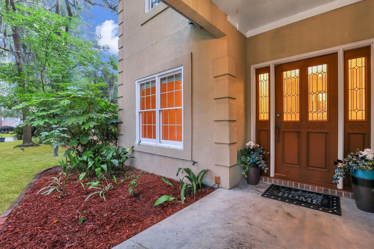 123 Companion Way - Photo 2 of 31