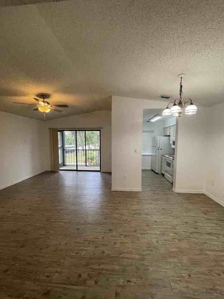 202 Riverbend Dr #1 - Photo 4 of 16