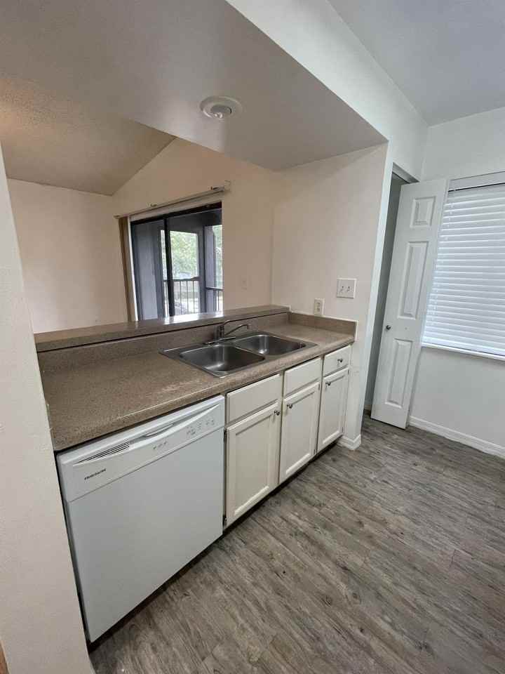 202 Riverbend Dr #1 - Photo 7 of 16