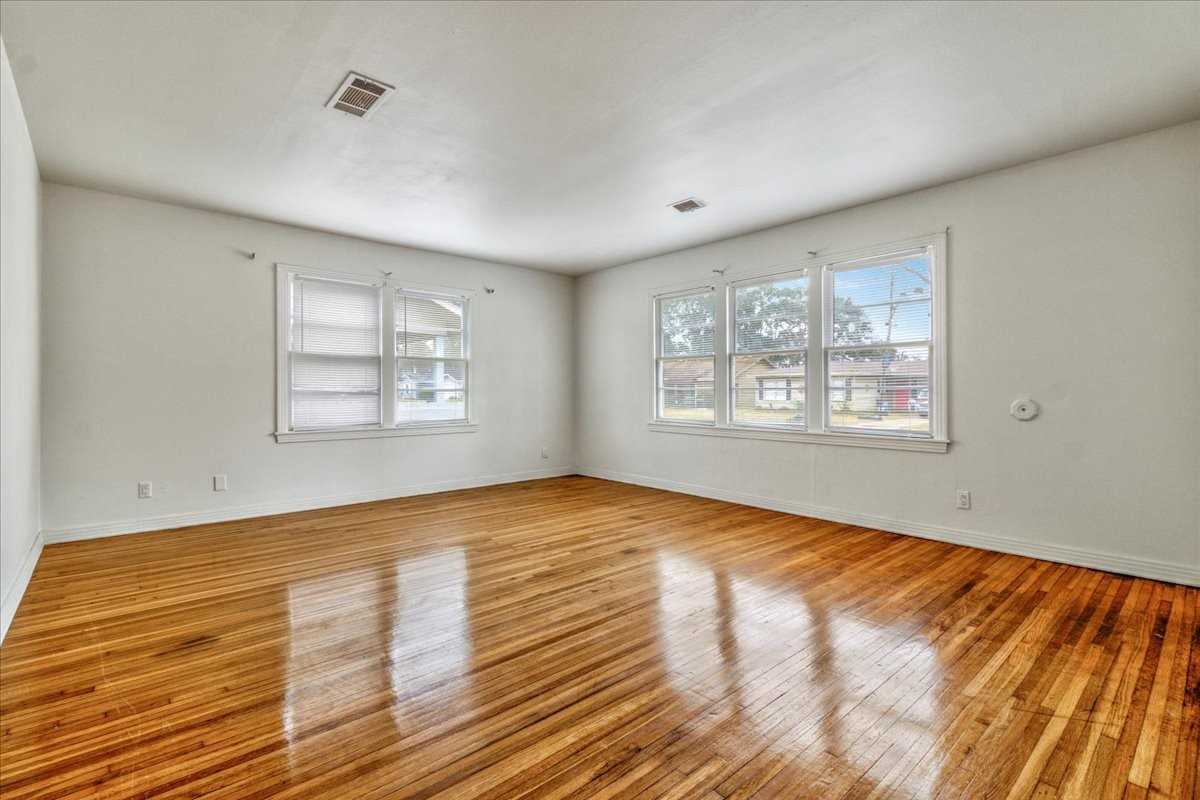 640 Parson Dr #1 - Photo 3 of 15