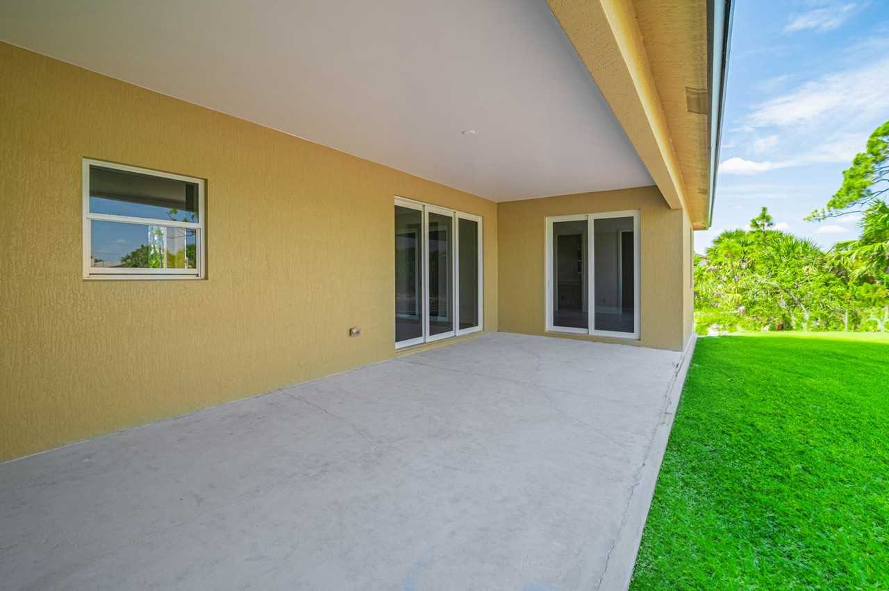 15261 Brainbridge Cir #1 - Photo 2 of 27