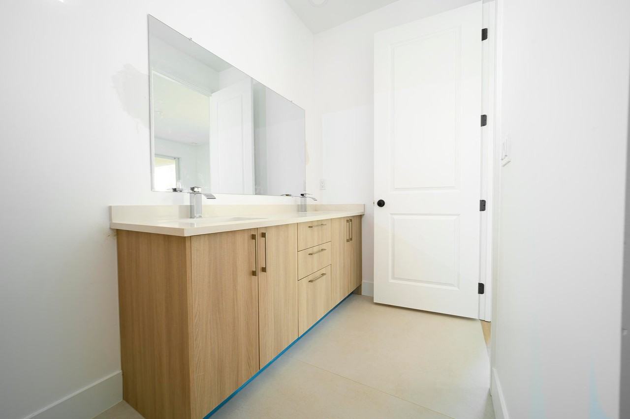 15261 Brainbridge Cir #1 - Photo 6 of 27