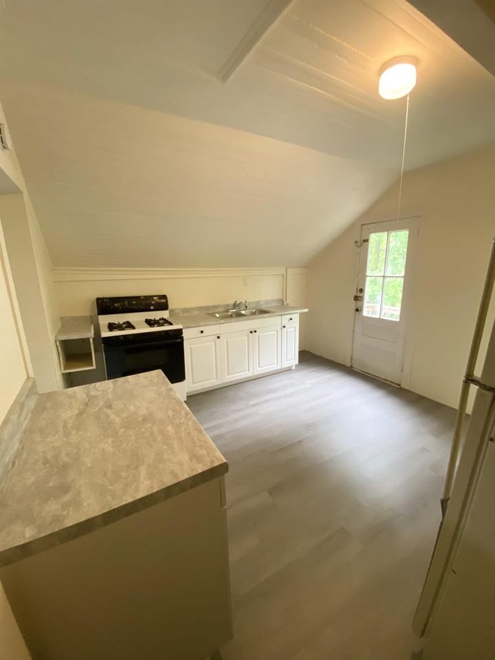 416 Holcomb St #2 - Photo 4 of 15