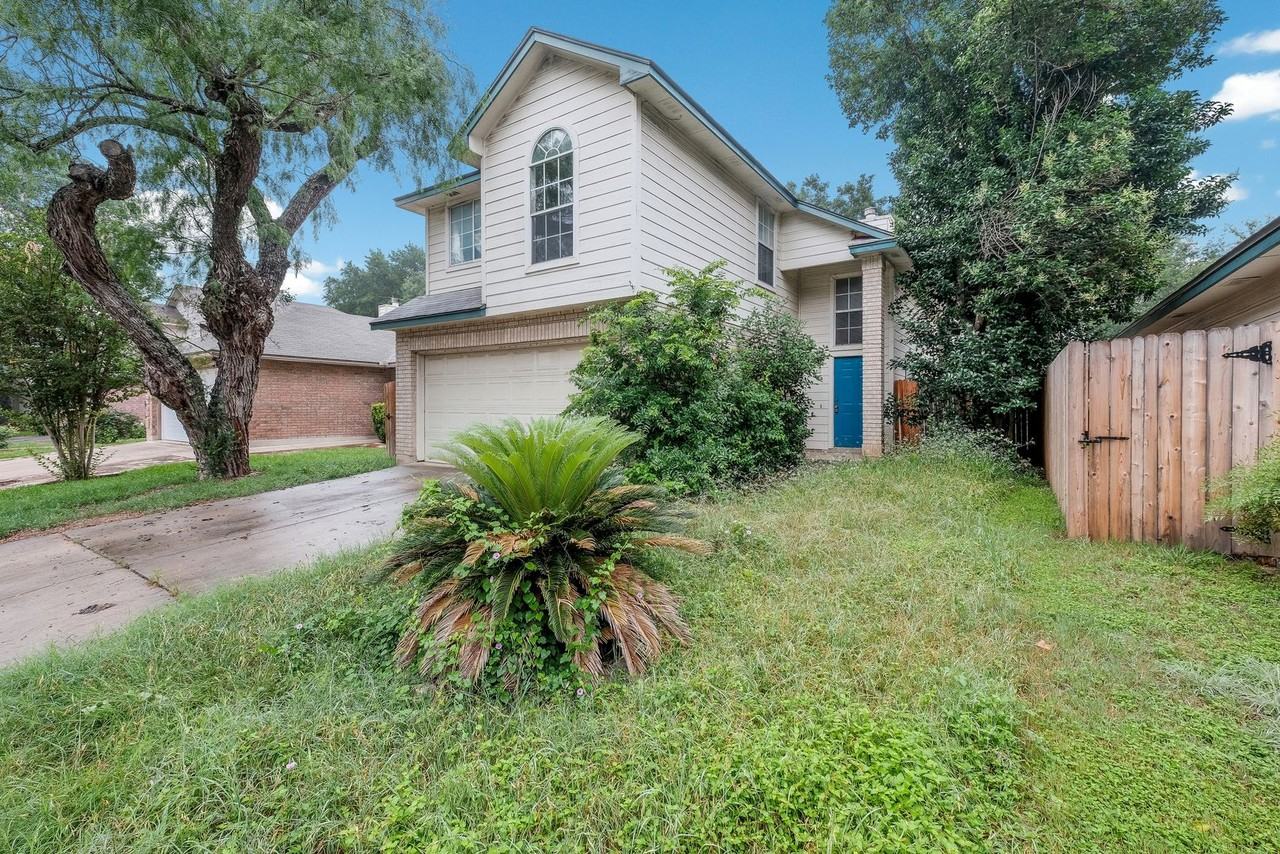 12 Pembroke Ln - Photo 2 of 17