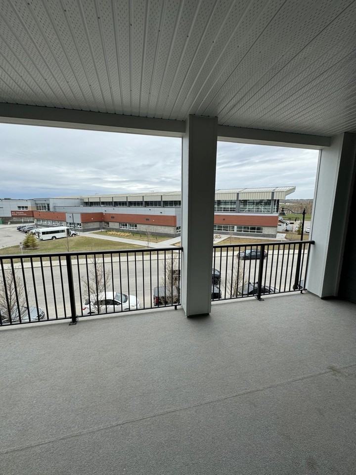 215 Legacy Boulevard Southeast - Photo 3 of 10