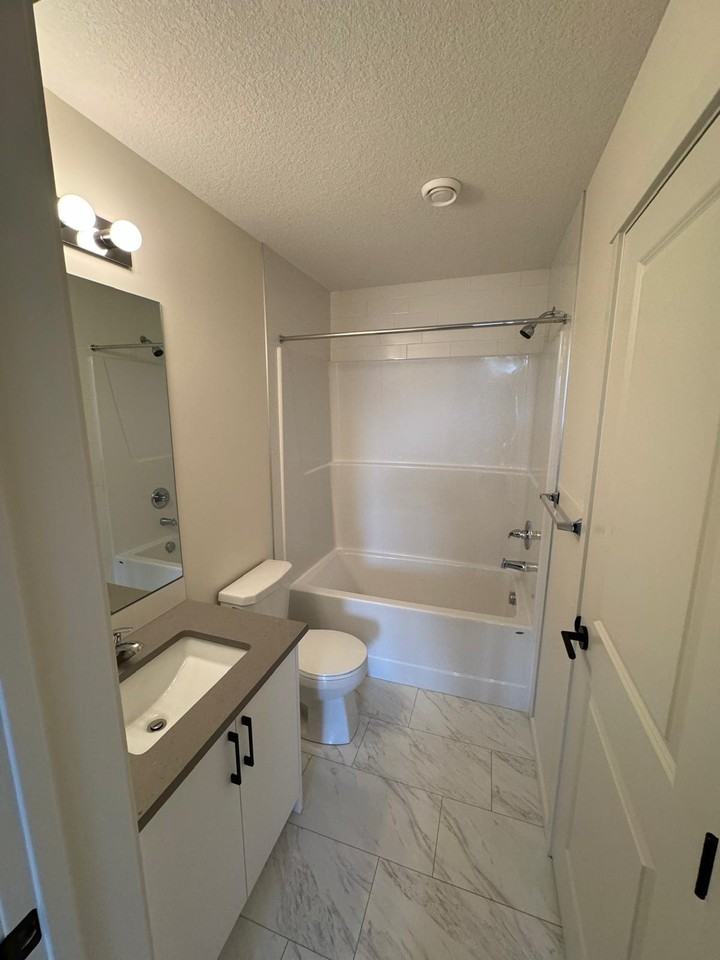 215 Legacy Boulevard Southeast - Photo 7 of 10