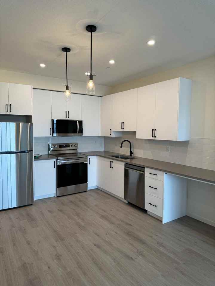 215 Legacy Boulevard Southeast - Photo 2 of 10