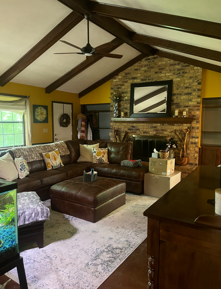 103 Cherokee Dr - Photo 2 of 9