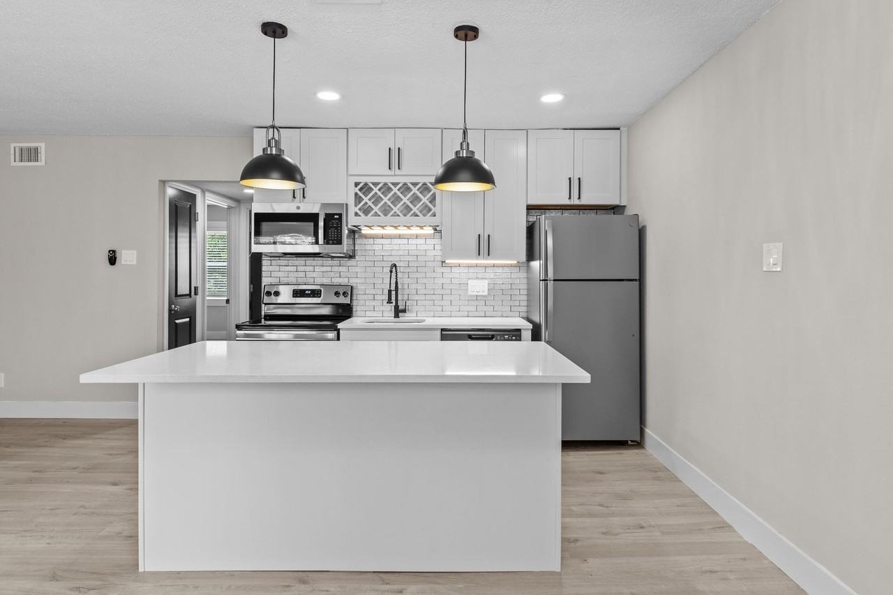 10820 Big Bend Road - Photo 2 of 19