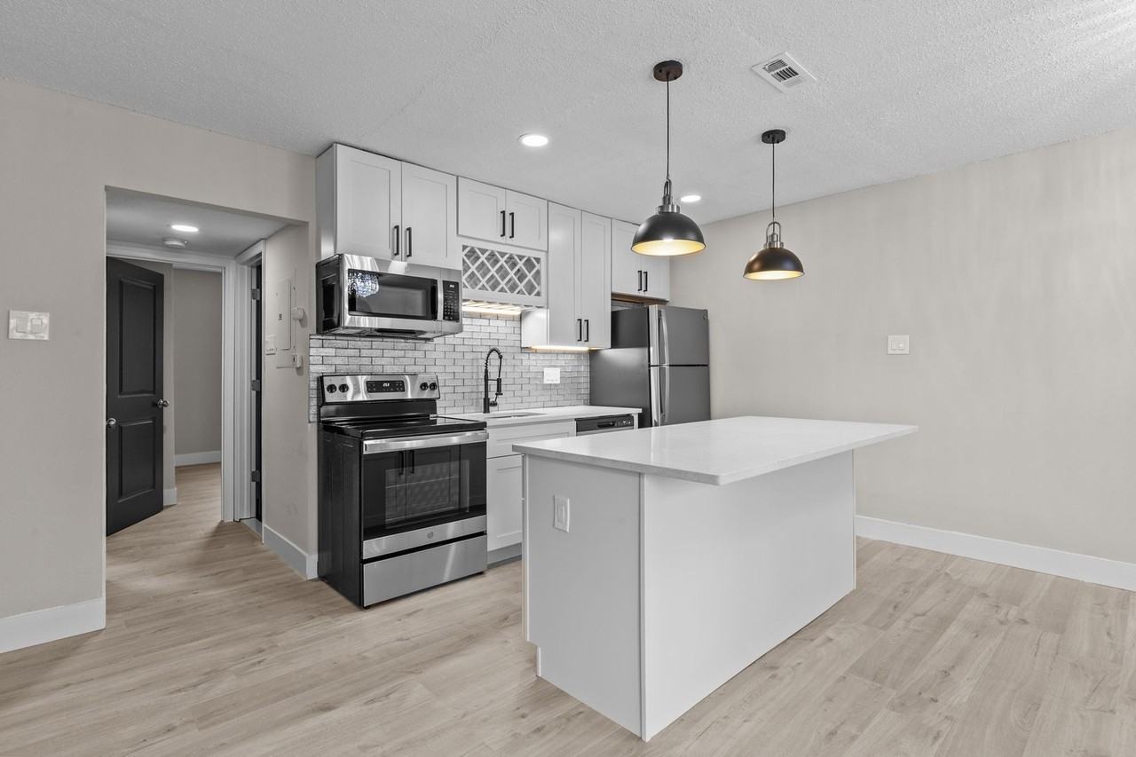 10820 Big Bend Road - Photo 3 of 19