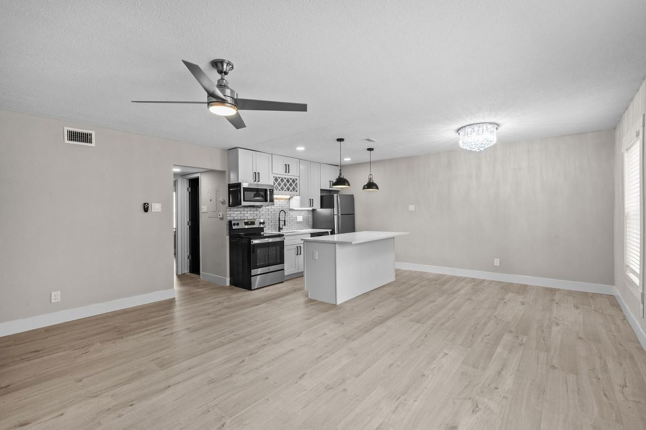 10820 Big Bend Road - Photo 4 of 19