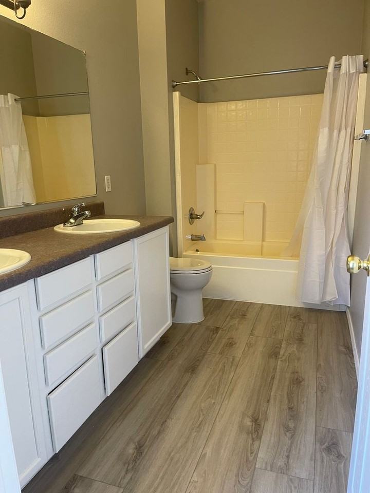 15752 W Crocus Dr - Photo 2 of 16