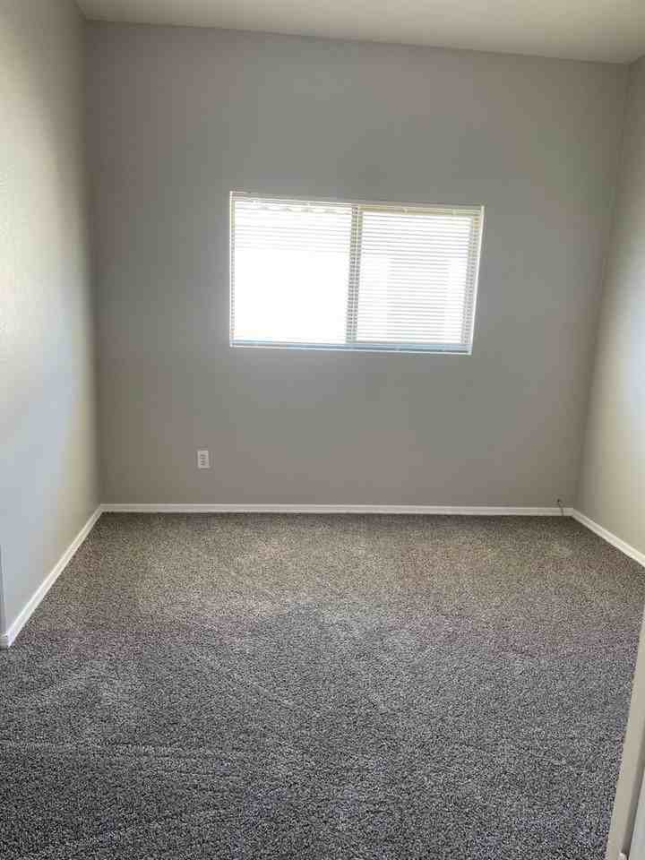 15752 W Crocus Dr - Photo 3 of 16