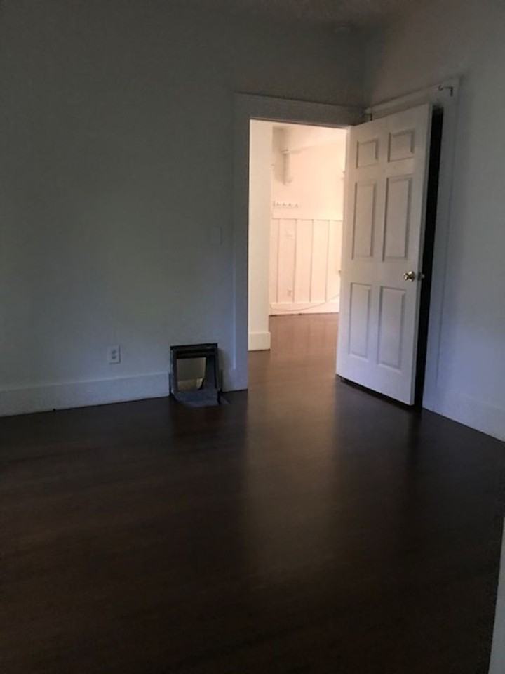 627 G St - Photo 5 of 6