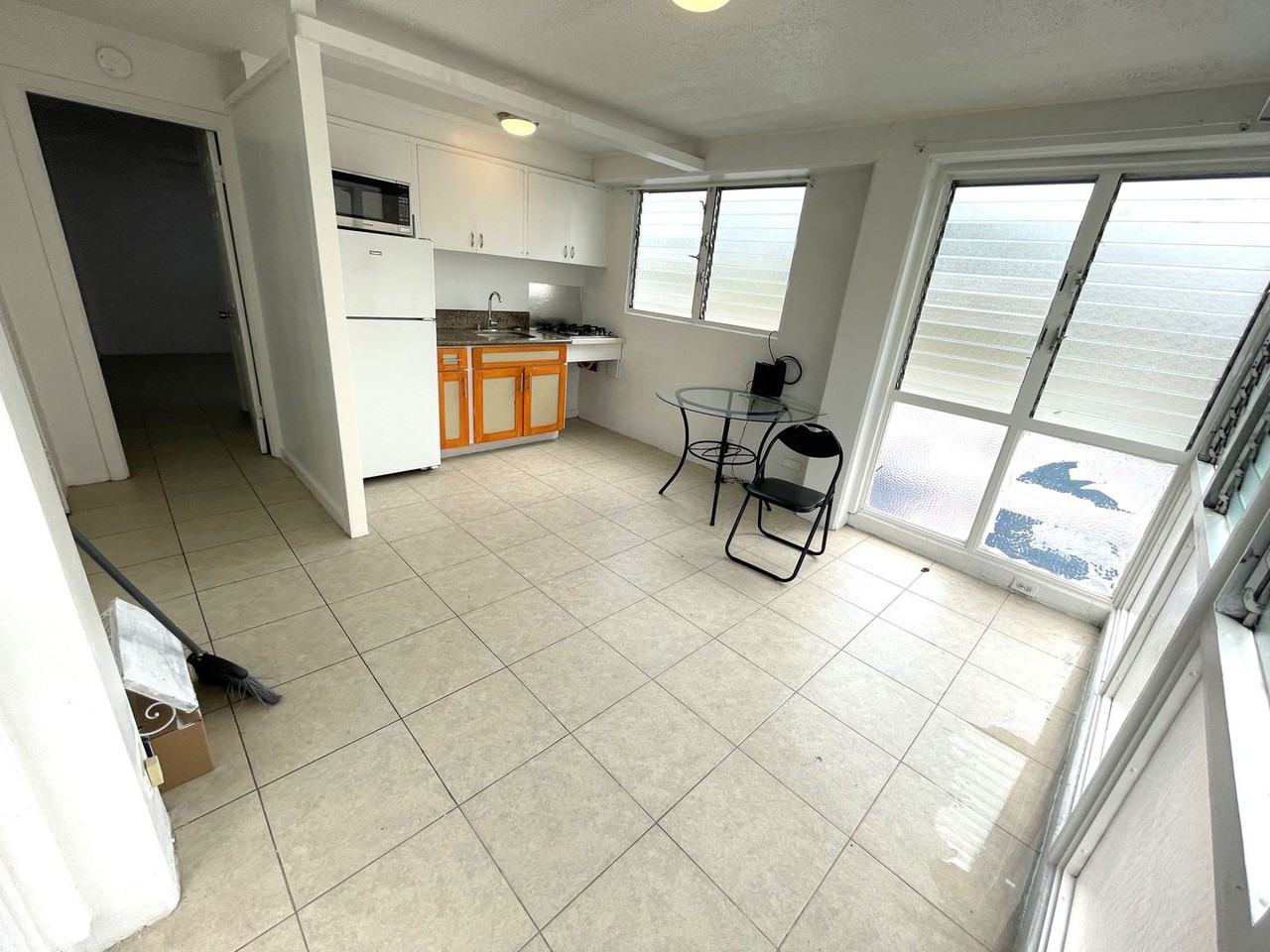 2107 Ala Wai Blvd - Photo 2 of 7
