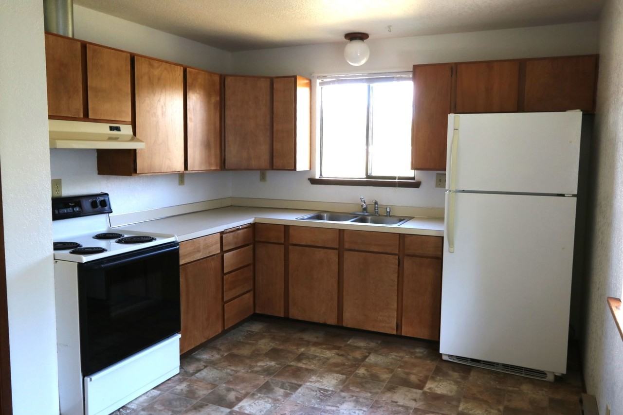 8349 Harborview Rd - Photo 2 of 12