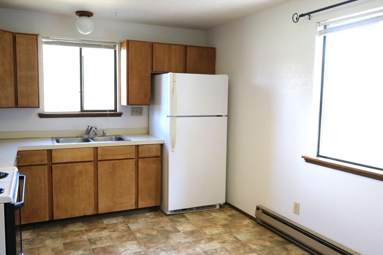 8349 Harborview Rd - Photo 3 of 12