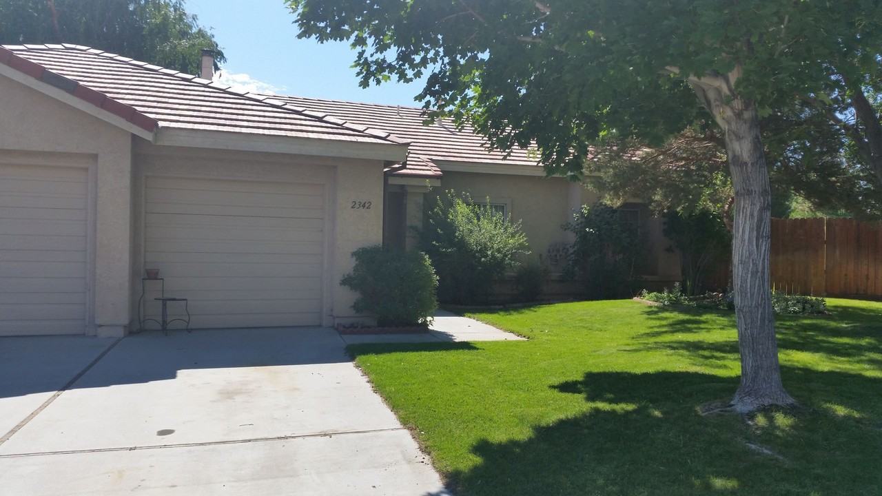 2342 Hopi Cir - Photo 2 of 8