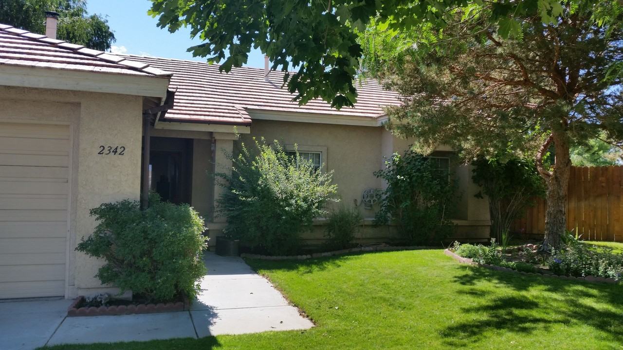 2342 Hopi Cir - Photo 3 of 8