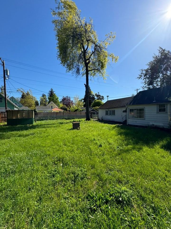 737 E St - Photo 4 of 4