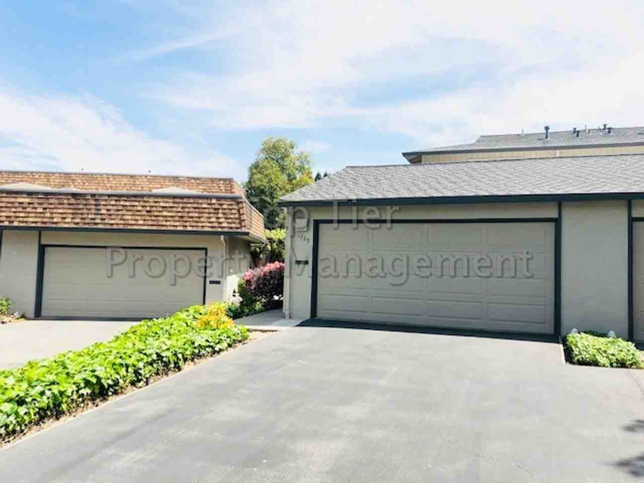 1725 Holland Cir - Photo 2 of 20