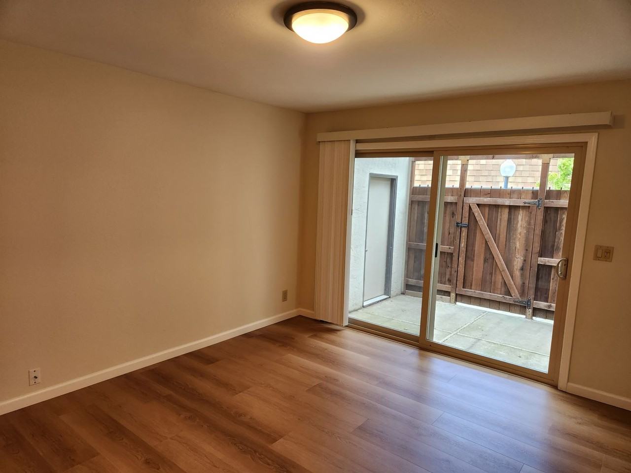 1725 Holland Cir - Photo 4 of 20