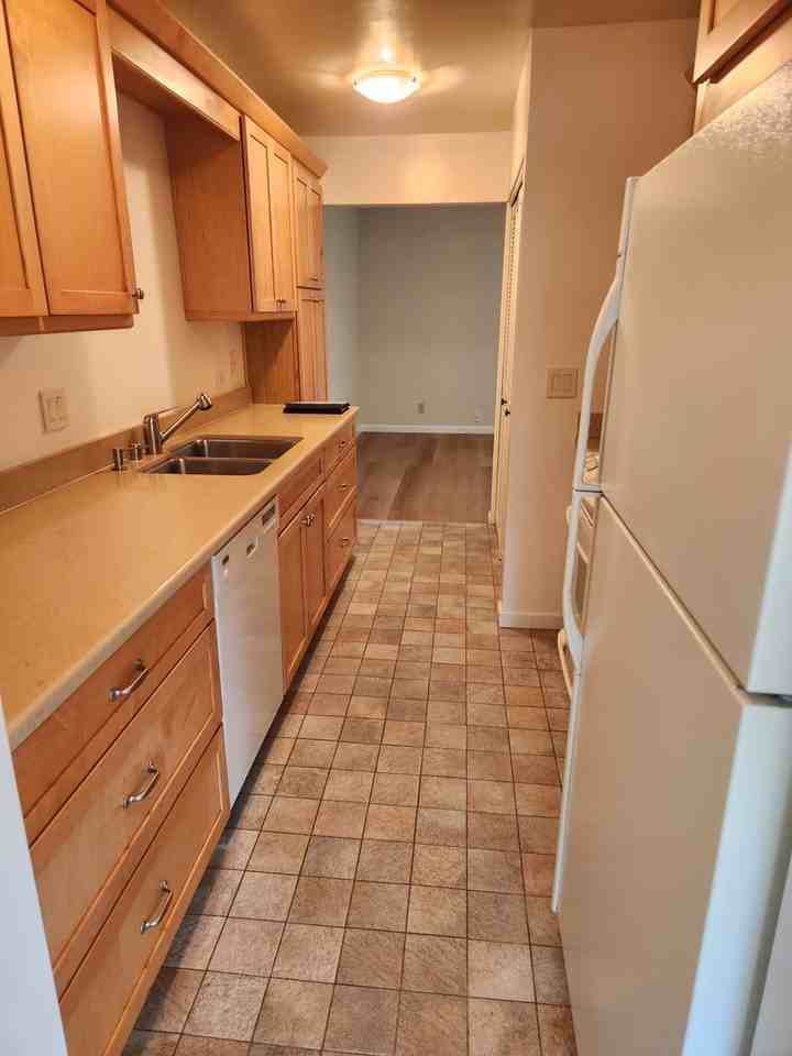 1725 Holland Cir - Photo 5 of 20